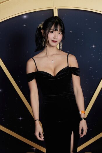 Full leaked Jinnytty private onlyfans photo