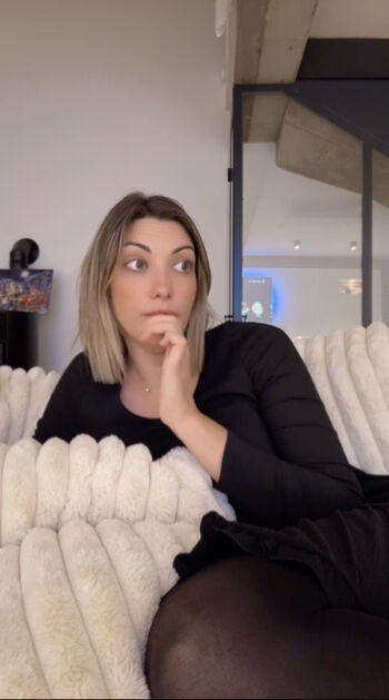 Full leaked Jolyemilyyy private onlyfans photo