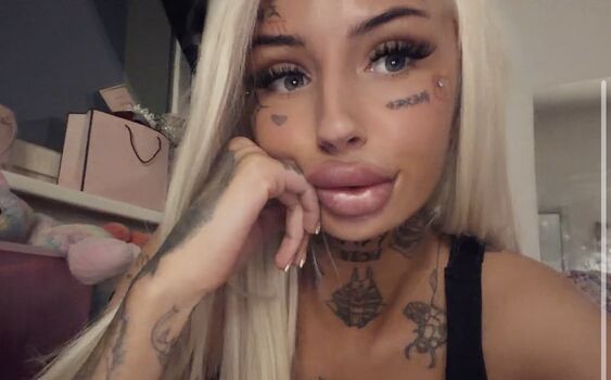 Full leaked Juicy lips private onlyfans photo