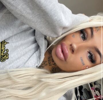 Full leaked Juicy lips private onlyfans photo