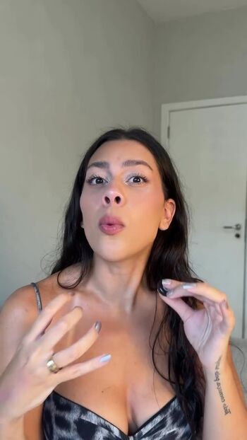 Julia Alvarenga