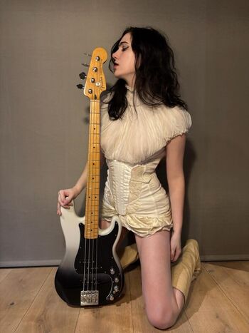 Julia Cumming (Sunflower Bean Singer/Bassist)