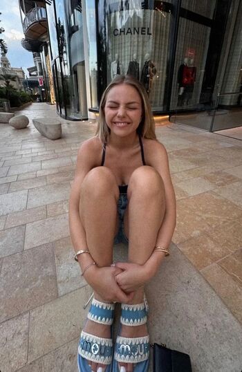 Full leaked Julia hhlrr page private onlyfans photo
