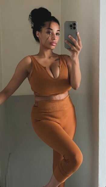 Full leaked Kadelle samuals private onlyfans photo