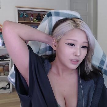 Kang Hee Yoon