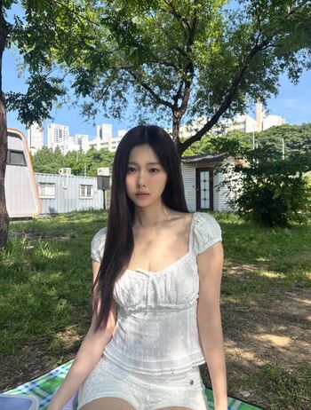 Kang Hyewon