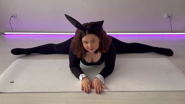 Full leaked Karina stretching private onlyfans photo