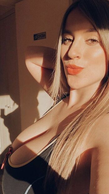 Full leaked Karlavargasb private onlyfans photo