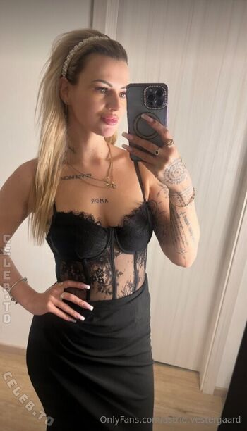 Full leaked Karolinka ofi private onlyfans photo