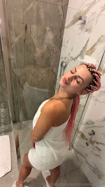 Full leaked Karolinka ofi page private onlyfans photo