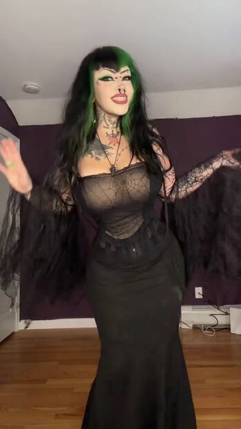 Kawaiii_Corpse, Bella Luna