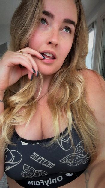 Full leaked Kaylee leo private onlyfans photo