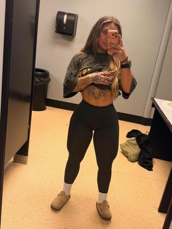 Full leaked Kayleeadair private onlyfans photo