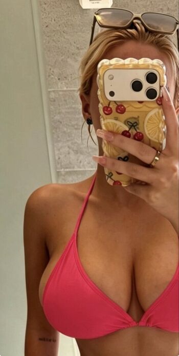 Full leaked Kayleighdeane private onlyfans photo