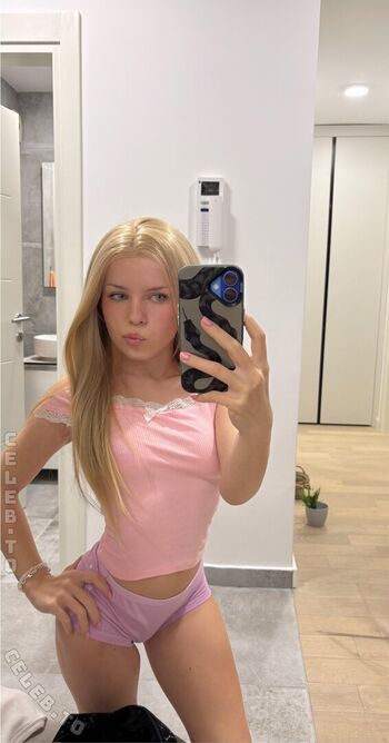 Full leaked Kayliekaylie private onlyfans photo