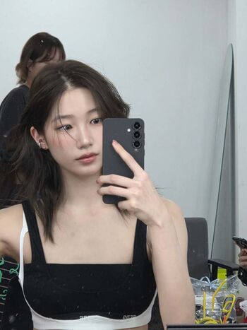 Kazuha Nakamura 中村 一葉