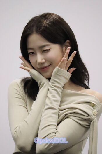 Kazuha Nakamura 中村 一葉