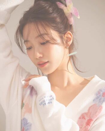 Kazuha Nakamura 中村 一葉