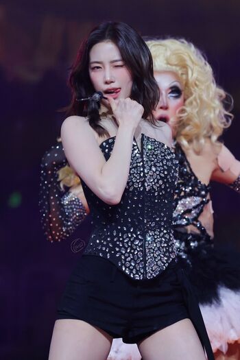 Kazuha Nakamura 中村 一葉 | LESSERAFIM