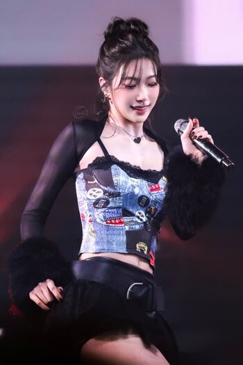 Kazuha Nakamura 中村 一葉 | LESSERAFIM