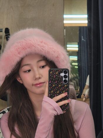 Kazuha Nakamura 中村 一葉 | LESSERAFIM