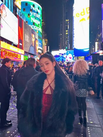 Kazuha Nakamura 中村 一葉 | LESSERAFIM