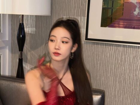 Kazuha Nakamura 中村 一葉 | LESSERAFIM