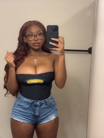 Full leaked Kcurieuse private onlyfans photo