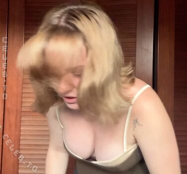 Full leaked Kellymissesvlog private onlyfans photo