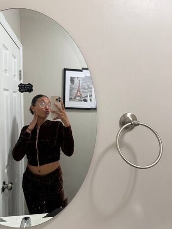 Full leaked Kellywelly private onlyfans photo