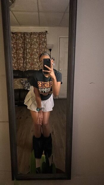 Full leaked Kellywelly private onlyfans photo