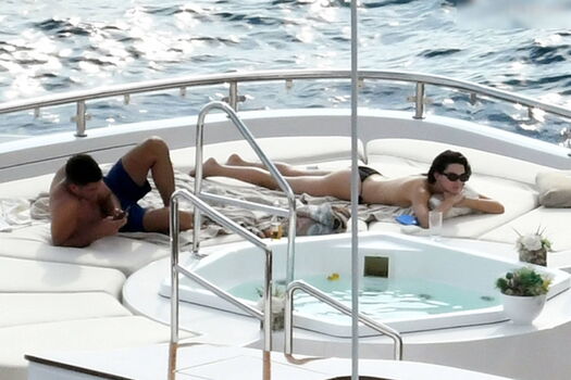 Full leaked Kendall jenner  page private onlyfans photo