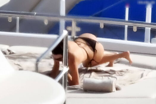 Full leaked Kendall jenner private onlyfans photo