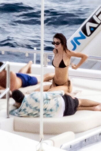 Full leaked Kendall jenner private onlyfans photo
