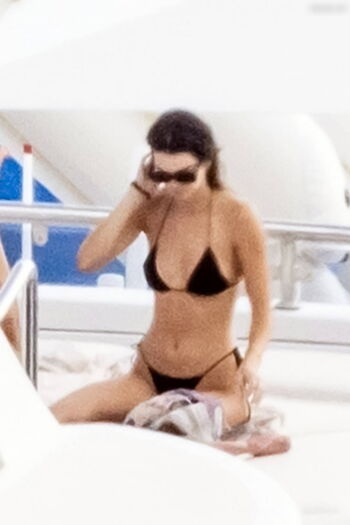 Full leaked Kendall jenner private onlyfans photo
