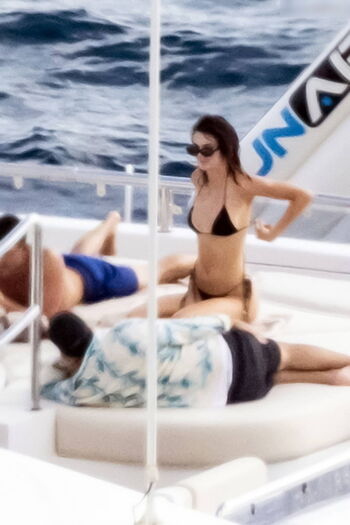 Full leaked Kendall jenner private onlyfans photo