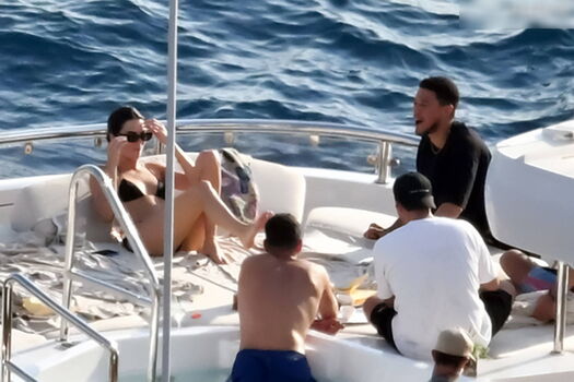 Full leaked Kendall jenner private onlyfans photo