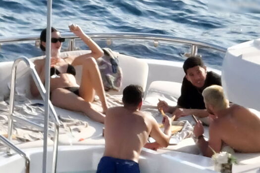 Full leaked Kendall jenner private onlyfans photo