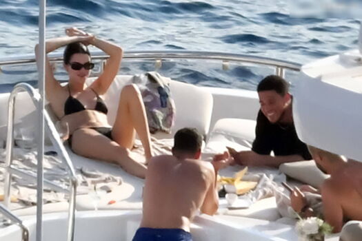 Full leaked Kendall jenner private onlyfans photo