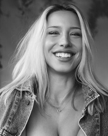 Full leaked Kenzi hope private onlyfans photo