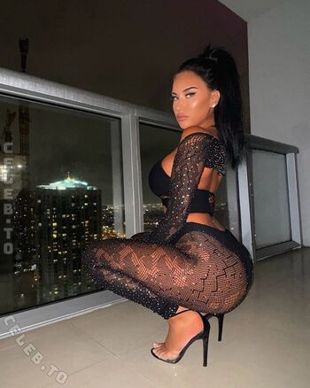 Full leaked Kikybou private onlyfans photo
