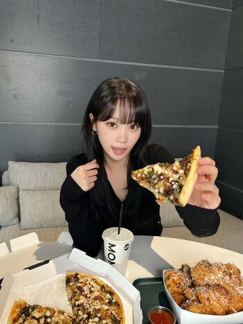 Kim Chaewon