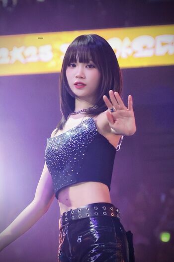 Kim Chaewon 김채원 [Le Sserafim]