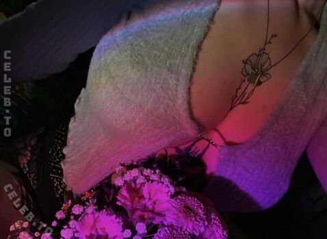 Full leaked Kira julie private onlyfans photo