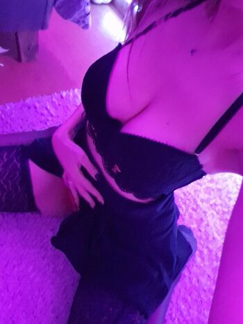 Full leaked Kitsuneshironeko private onlyfans photo