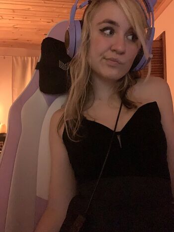 Full leaked Klutzykitty private onlyfans photo