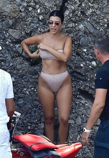 Full leaked Kourtney kardashian private onlyfans photo