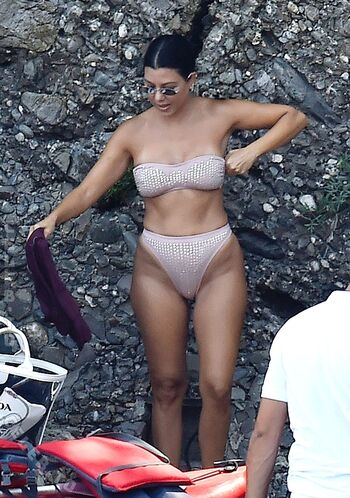 Full leaked Kourtney kardashian private onlyfans photo
