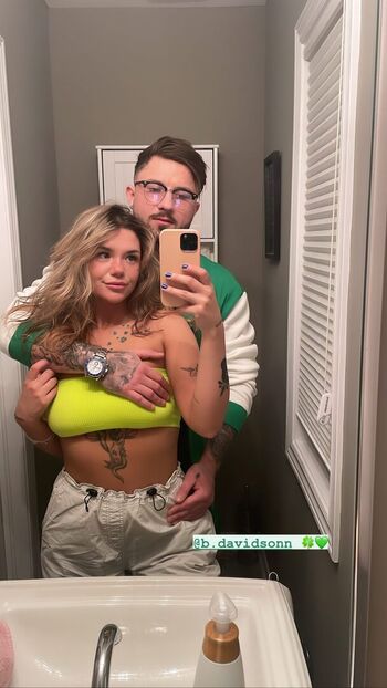Full leaked Kylieecreams private onlyfans photo
