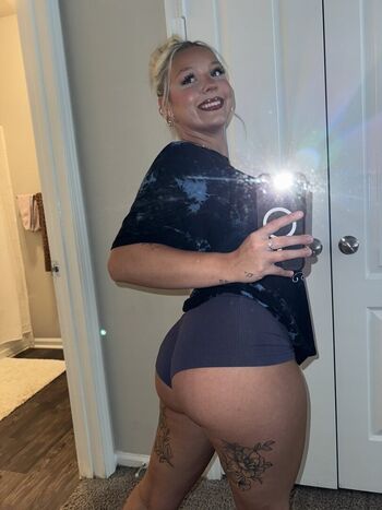 Full leaked Kyliepeach private onlyfans photo